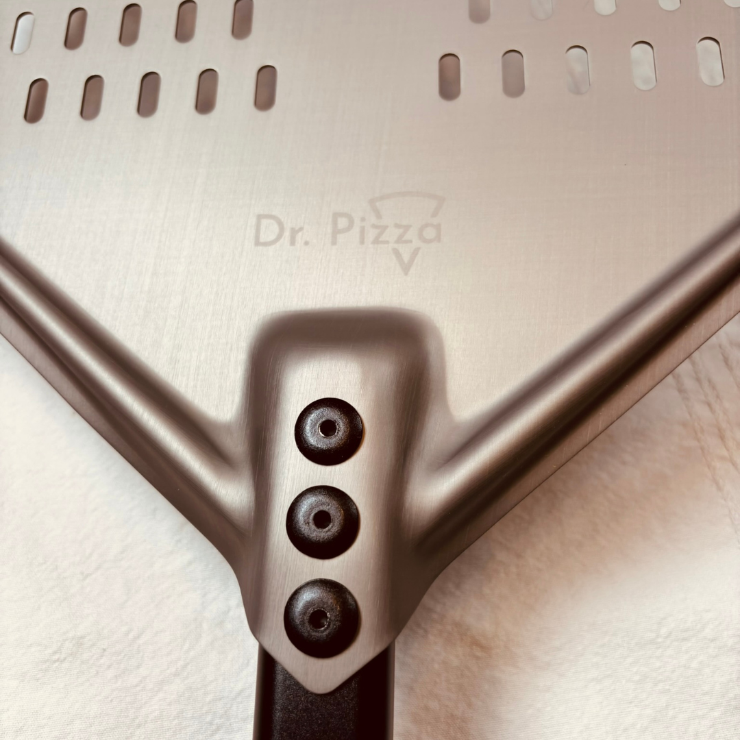Dr. Pizza 14" perforált alumínium vető pizzalapát – hosszú nyéllel - Image 4